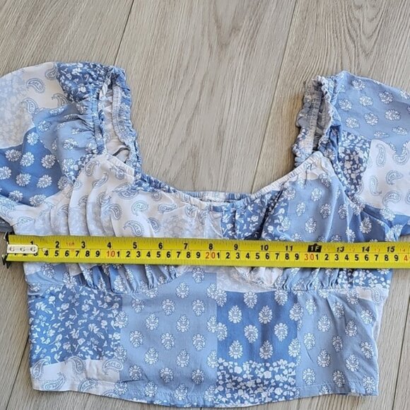Hollister Coastal Cowgirl Patchwork Paisley Viscose Smocked Crop Top Small - Picture 4 of 11